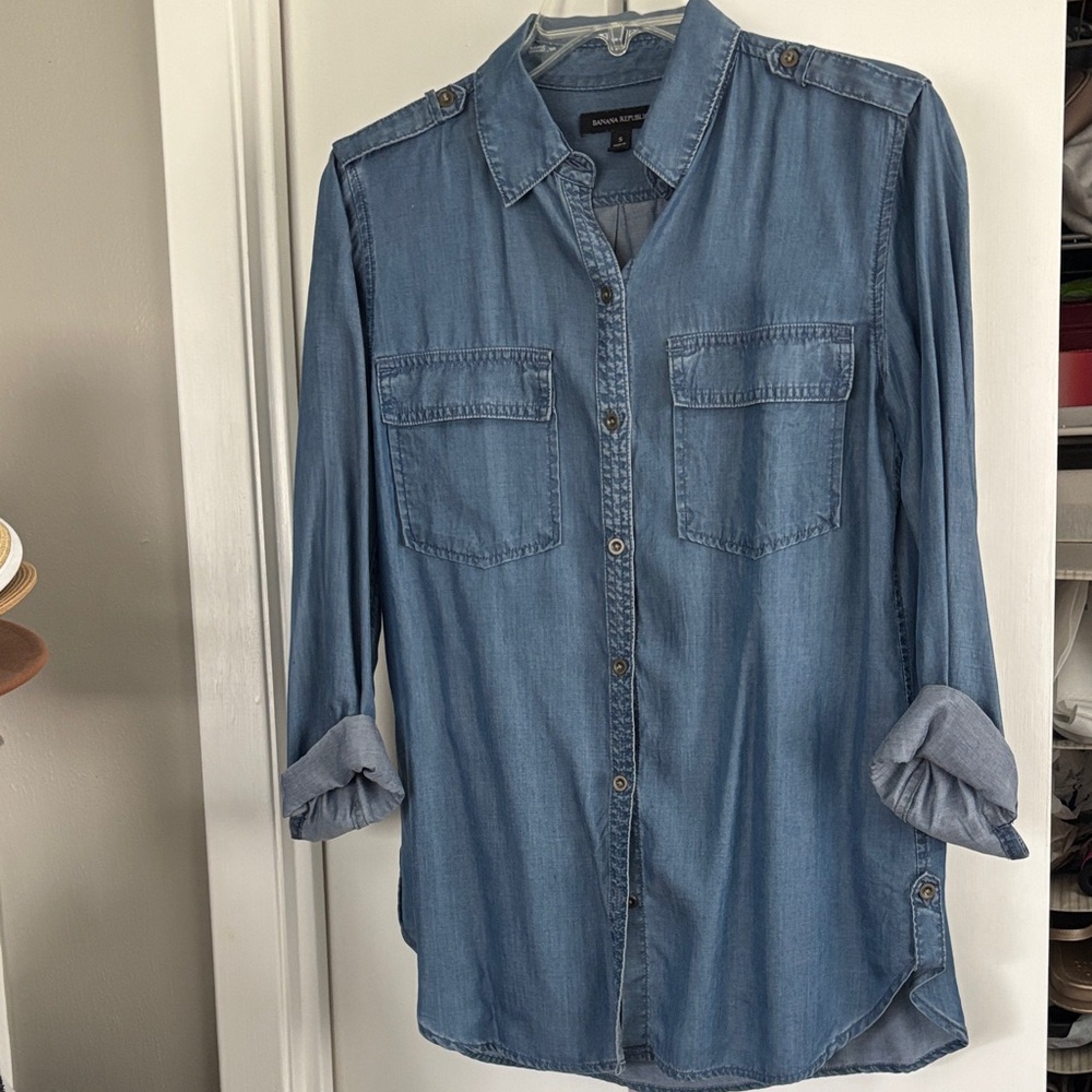 Banana Republic Blue Chambray Button-Up Shirt